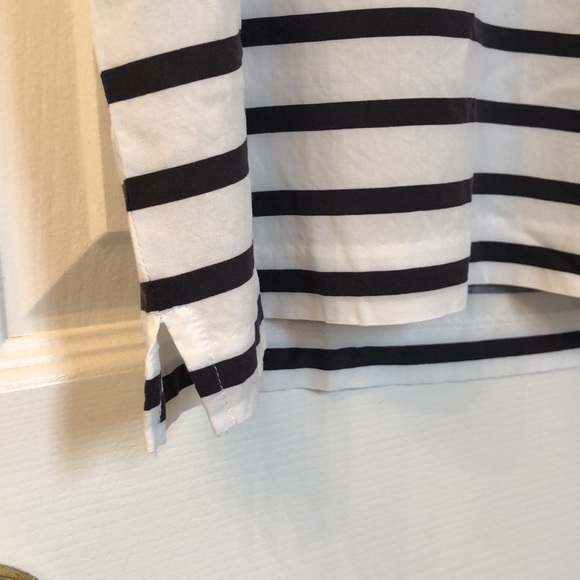 Levi’s W’s short sleeve, zippered back 100% Viscose top ~ med ~ sits at waist - Picture 8 of 10